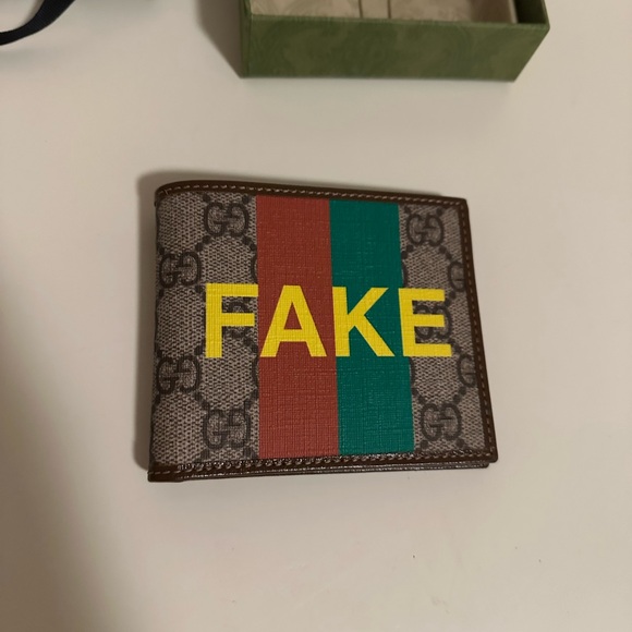 Gucci “NOT FAKE” Bi-Fold Wallet. - Picture 5 of 7